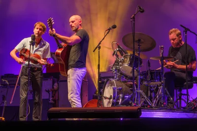 Andrew Bird trio featuring Ted Poor and Alan Hampton, playing song for The Pitt