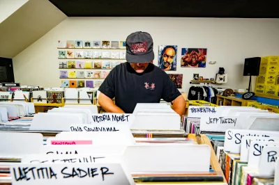 Jake Clements of Honeybee Reviews flipping through records at 3Hive Record Lounge